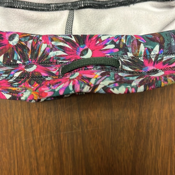 Lululemon leggings, size 6 - Picture 10 of 11